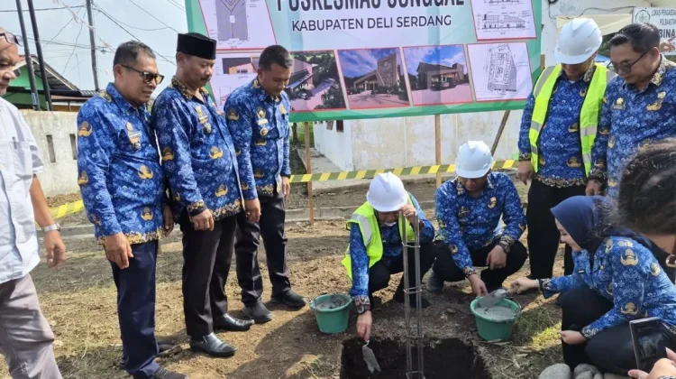 Sekda Deli Serdang Letakkan Batu Pertama Empat Proyek Infrastruktur di Sunggal