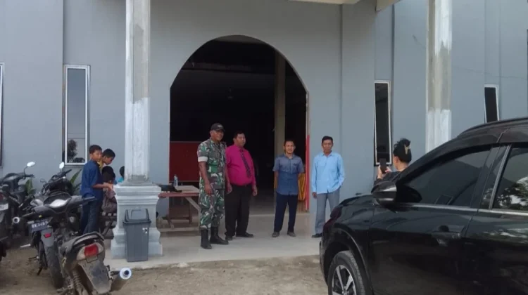 Peran Babinsa saat Ibadah Minggu di Gereja GKII Lau Bagot