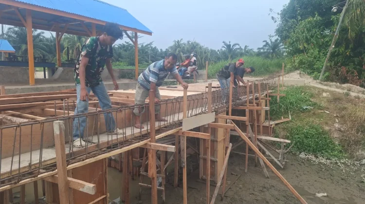 Pembangunan Jembatan Cor Beton di Pondok Bungur, Asahan, Capai 55 Persen