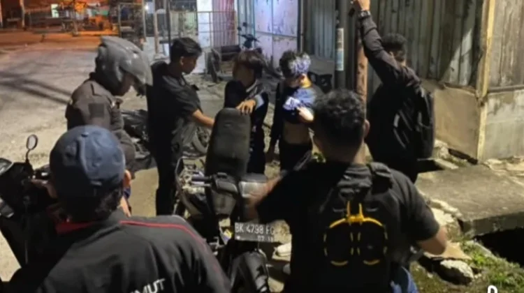 Tim Macan Polres Pelabuhan Belawan Amankan Dua Pemuda dan 8 Sajam di Pajak UKA