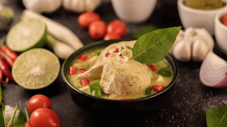 Menikmati Aroma Rempah Kari Ayam Khas Asia Tenggara