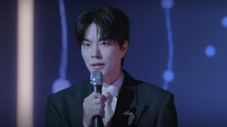Hong Jong-hyun Sebagai Cameo dan Menjadi Host Acara Awards di Drama Dive to You