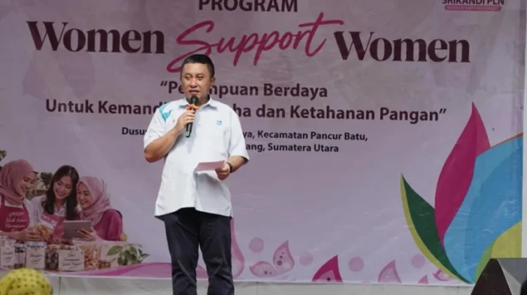 Srikandi PLN UID Sumut Dukung Perempuan Kembangkan Usaha Opak di Desa Suka Raya