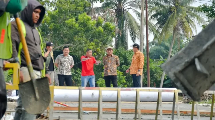 Dua Ruas Jalan Ditingkatkan, Akses Warga Sialang Buah Pematang Kuala Dibenahi