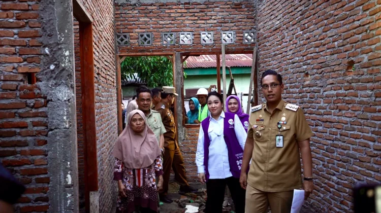 Rico Waas Pantau 111 Rumah Tidak Layak Huni yang Direhabilitasi
