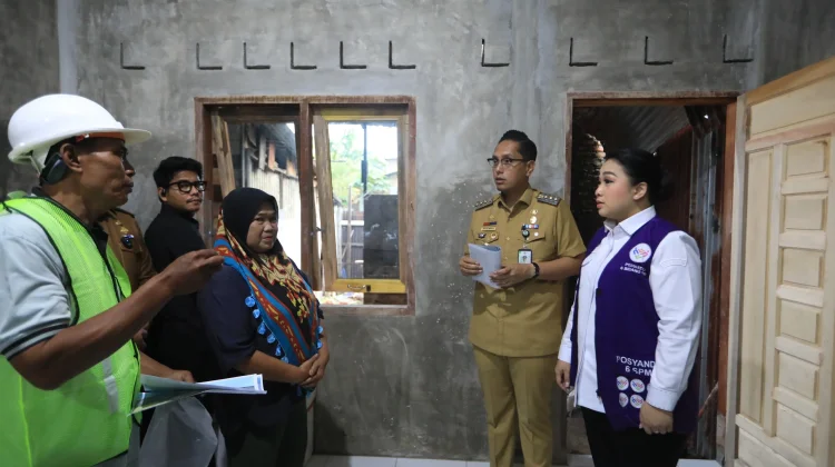 Air Mata Nurbaini Pecah, Rumah Lapuknya Kini Diperbaiki Jadi Hunian Layak