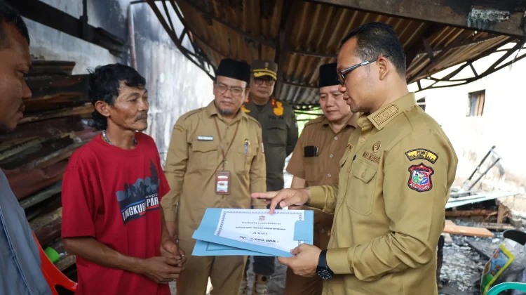 Pemkot Tanjungbalai Salurkan Bantuan bagi Tiga Korban Kebakaran