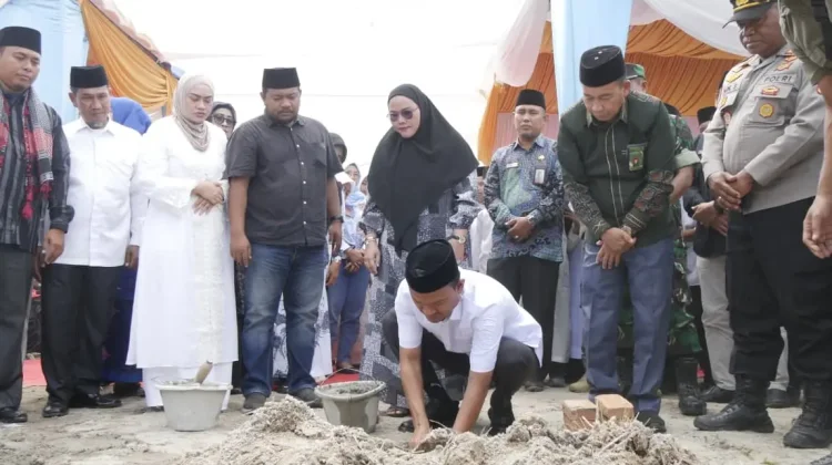 Mahyaruddin Letakkan Batu Pertama Gedung Baru MTSN 2
