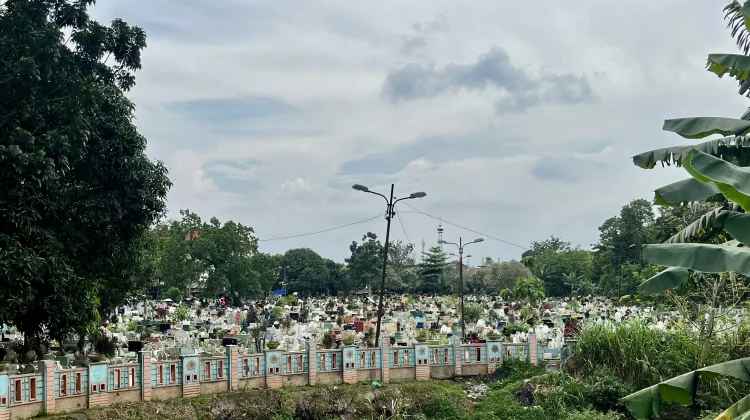 Menjelang Ramadhan, Aktivitas Ziarah Kubur di TPU Muslim Meningkat