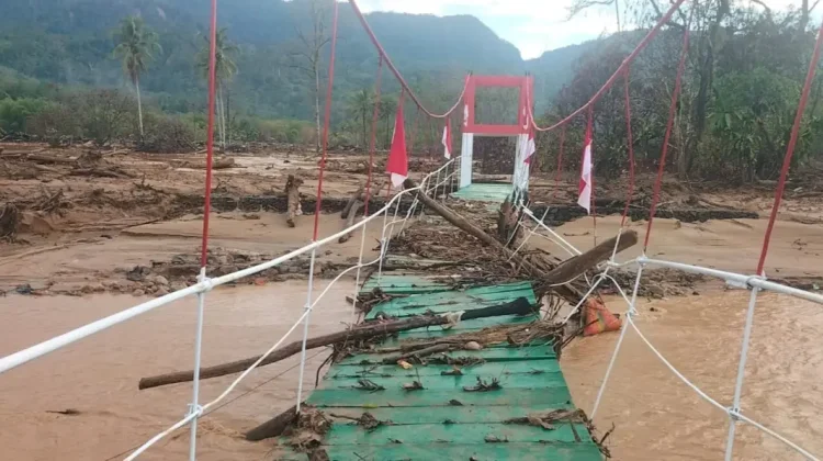 Banjir Sebabkan Kerusakan Jembatan Perintis Garuda di Kelurahan Tukka