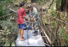 Rampungkan Rehabilitasi Jembatan Gantung di Desa Halimbe Labura