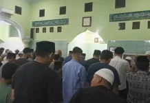 Masyarakat Antusias Ikuti Tarawih Pertama di Masjid Ar-Ridho