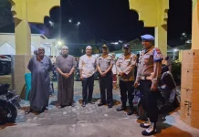 Personel Polres Tanjungbalai Amankan Masjid Gelar Salat Tarawih