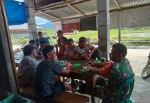 Babinsa Rajut Kedekatan dan Bentengi Desa Pardomuan dari Ancaman Sosial