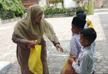 Ratusan Siswa MIS Al-Ikhlasiah Terima Paket MBG