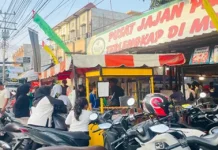 Toko Jajanan Pasar Picu Kemacetan saat Ramadan