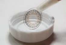 Melepas Softlens yang Aman untuk Cegah Iritasi dan Infeksi Mata