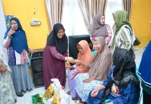 Ketua TP-PKK Langkat Salurkan Sembako untuk Dhuafa dan Anak Yatim