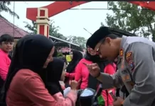 Polres Langkat bersama Elemen Cipayung Berbagi Takjil