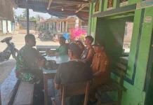 Babinsa 04/Tigalingga  Pantau Kondisi Warga