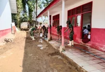 Kodam I/BB Bersihkan Sekolah Terdampak Banjir Susulan