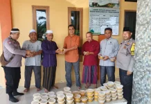 Polres Tanjungbalai Bagikan Paket Takjil ke Masjid
