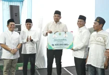 Gubernur Sumut Serahkan Hibah Rp500 Juta, Masjid Harus Sejahterakan Jemaah