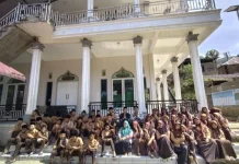 Isi Ramadhan dengan Aksi Nyata, Siswa MTsN 5 Madina Bersihkan Masjid dan Lingkungan