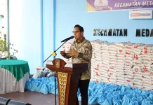 Rico Waas Serahkan 1.000 Paket Sembako, Ajak Warga Berbagi di Ramadan