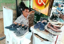 Penyambung Nyawa Alas Kaki, 15 Tahun Pak Tertib Menjahit Harapan