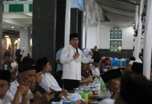 Rico Waas Apresiasi Buka Puasa 1.500 Jemaah di Masjid Al-Musabbihin