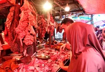 Pasar Sei Sikambing Medan Dipadati Warga Jelang Idulfitri