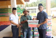 Bupati Tapsel Salurkan Zakat Mal ke Huntara Simarpinggan