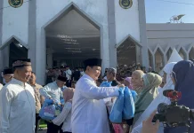 Presiden Prabowo Salat Idulfitri di Huntara Aceh Tamiang, Tinjau Pemulihan