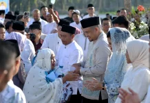 Bobby Nasution Salat Idulfitri Bersama Ribuan Masyarakat Sergai
