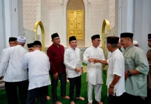 Bupati Tapsel Melaksanakan Sholat Idulfitri di Masjid Syahrun Nur Sipirok