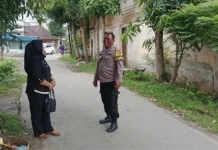 Bhabinkamtibmas Ajak Warga Jaga Kerukunan Antar Tetangga