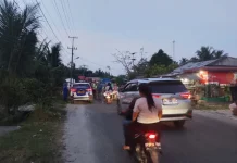 Polri Sigap Bantu Pengunjung Wisata  di Pantai Cermin