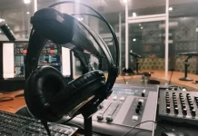 Waspada, Ini Efek Samping Sering Pakai Headset
