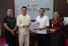 Bupati Humbahas Salurkan Bansos Korban Bencana Hidrometeorologi