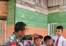 Babinsa 04/Tigalingga Tanamkan Disiplin dan Mimpi Besar pada Siswa SD