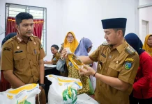 Wali Kota Tebing Tinggi Tinjau Penyaluran Bantuan Pangan di Bajenis