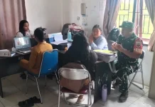 Babinsa Koramil 07/Salak Jalin Komsos dengan Perangkat Desa Cikaok