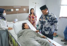 Rico Utus Camat Marelan Jenguk Korban Begal, Instruksi Aktifkan Pos Kamling