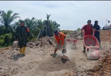 Kodim 0208/Asahan Bangun Jembatan Aramco Penghubung Desa Teluk dalam dan Pulau Tan