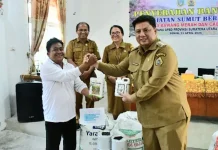 Bupati Samosir Salurkan Bantuan Pertanian ke Petani