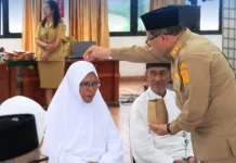 Pemkab Karo Melaksanakan Tradisi Njunjungken Beras Piher untuk Jemaah Haji 2026