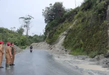 Wakil Bupati Dairi Tinjau Penanganan Longsor Di Jalan Lintas Sumatera Utara