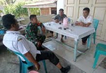 Babinsa 04/Tigalingga Rangkul Kades dan Ketua BPPD, Bahas Aksi Bersih-bersih Desa