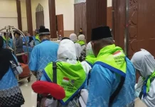 Jemaah Haji Kloter I Memasuki Asrama Haji Medan